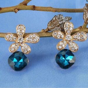 💙 NEW fashionable clip on fashionable crystal earrings 💙